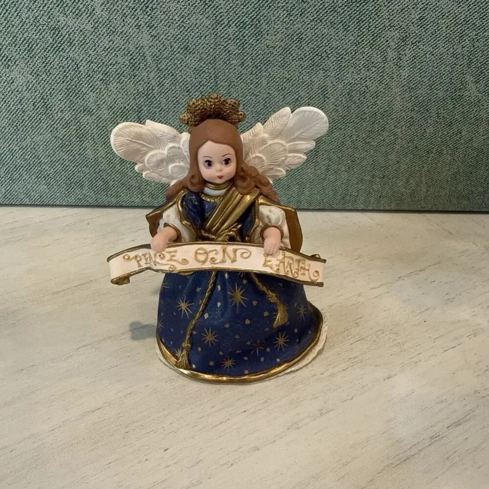 Hallmark Madame‎ Alexander Holiday Angels Series #2 Angel of the Nativity